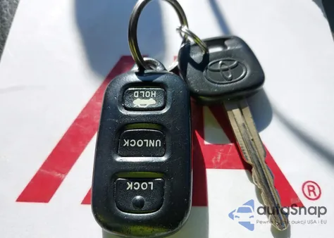 2005 Toyota Camry Le z USA, uszkodzony, nr VIN 4T1BE30KX5U507500